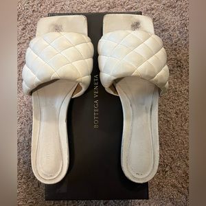 Bottega Veneta Padded Flat Sandal size 41!!